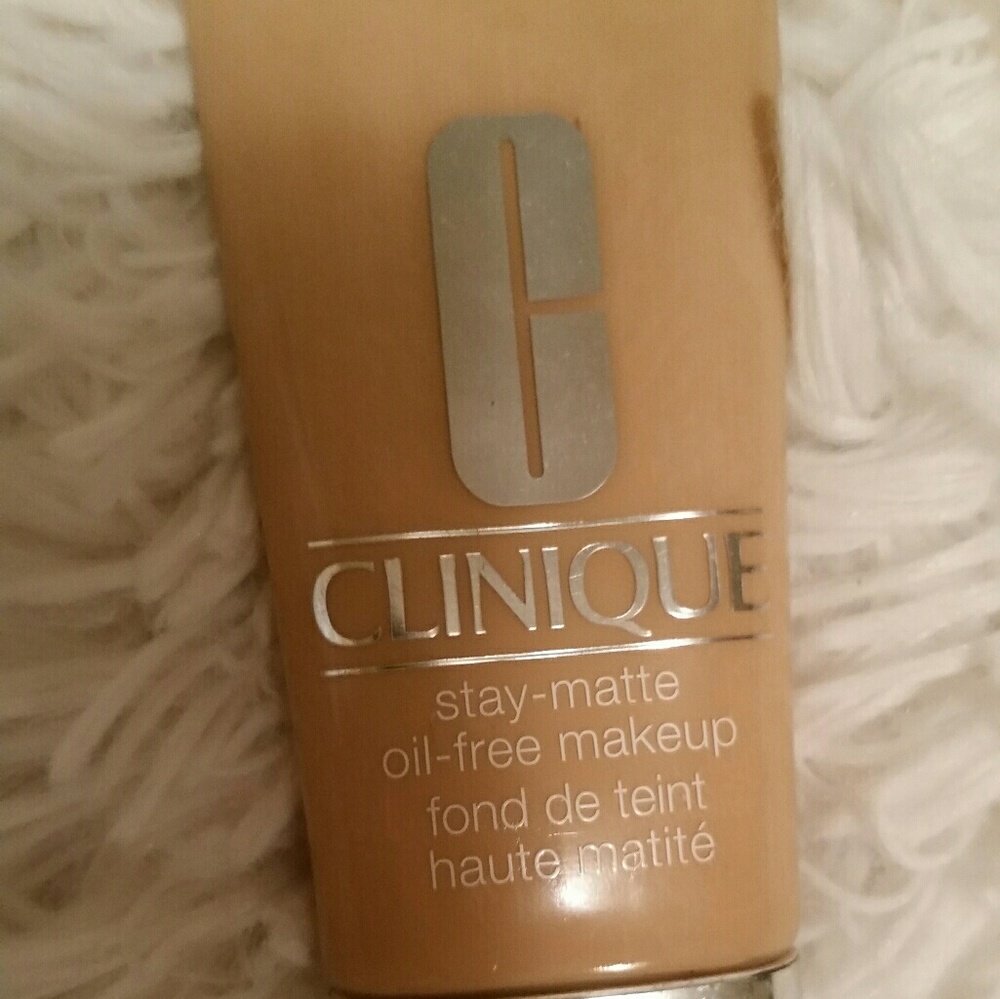 Clinique Golden Neutral Stay Matte makeup